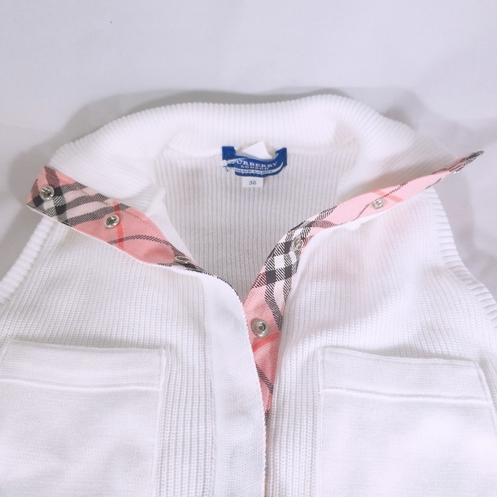 Burberry top white
Size JN 38